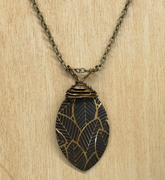 Engraved Leaves Necklace, d'ears #4811x